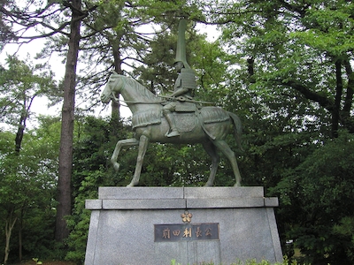 前田利長公の銅像