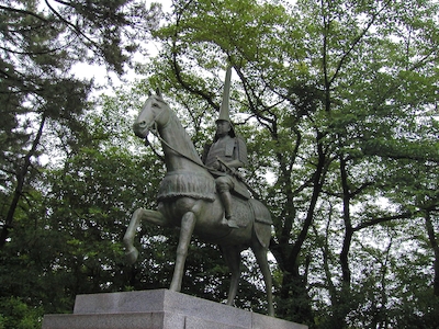 前田利長公の銅像
