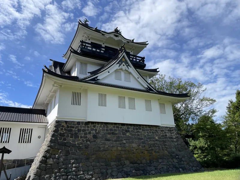 横手城・模擬天守近景
