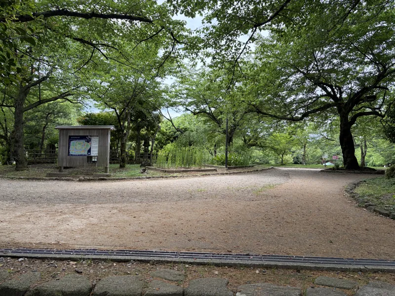 高岡古城公園内